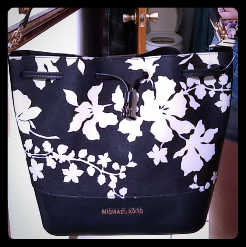 NWT MICHAEL KOR SHOULDER BAG
